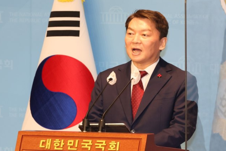 Ahn Cheol-soo ประกาศการเสนอราคาเพื่อเป็นผู้นำพรรค